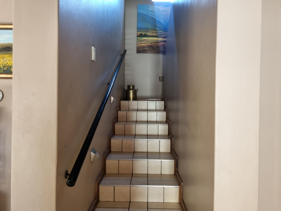 To Let 4 Bedroom Property for Rent in Langenhovenpark Free State